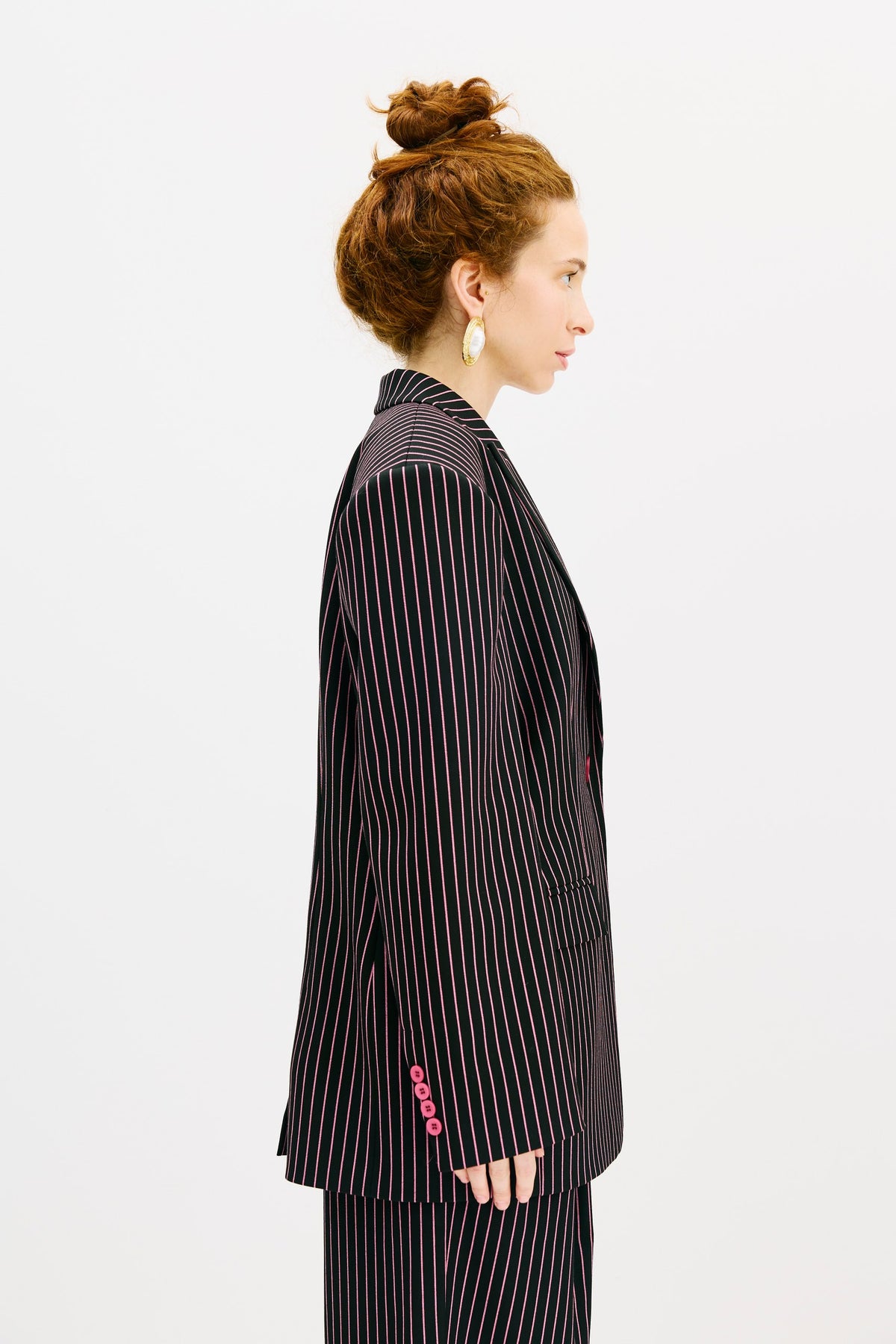 DIVA - Oversized Blazer with statement shoulders