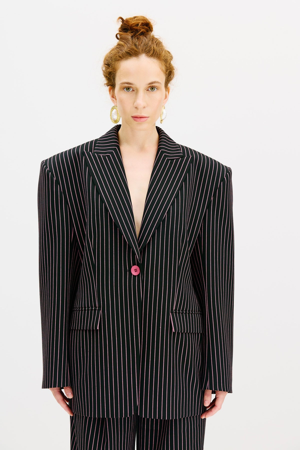 DIVA - Oversized Blazer with statement shoulders