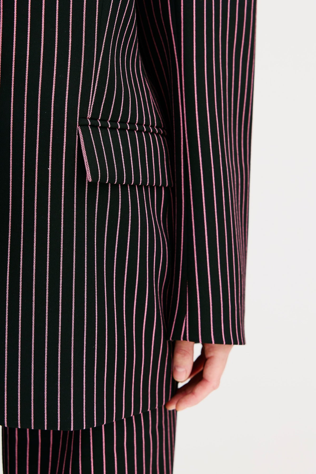 DIVA - Oversized Blazer with statement shoulders